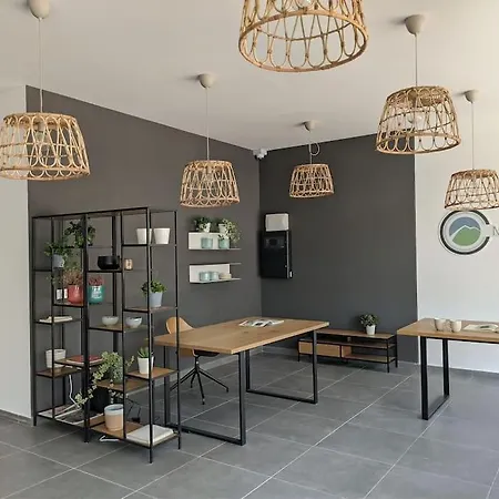 My Campus 1 Bdrm, Romantic, Panorama View, Free Parking, Self Check-in סופיה