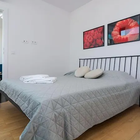 My Campus 1 Bdrm, Romantic, Panorama View, Free Parking, Self Check-in * Sofia